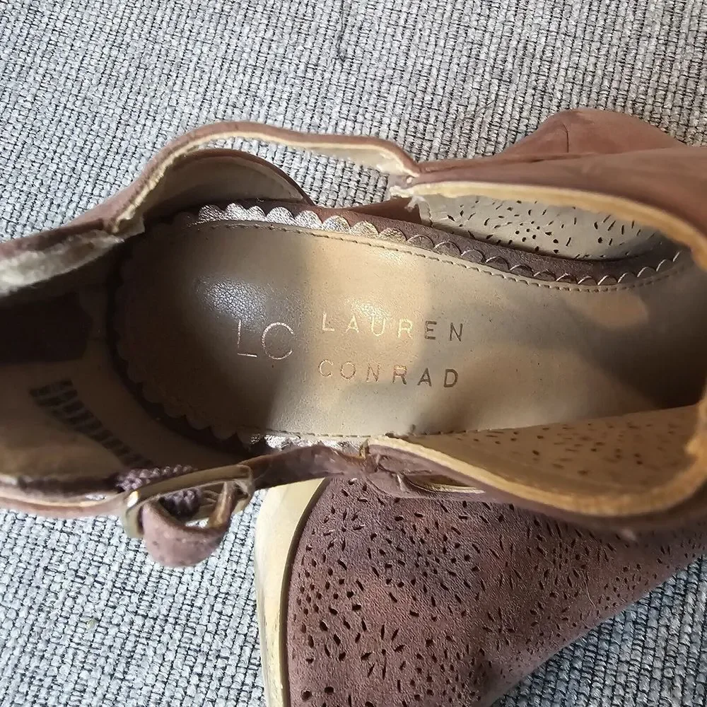 Lauren Conrad Pierced Faux Suede Leather Sandal Open Toed Heels Women's Size 8.5